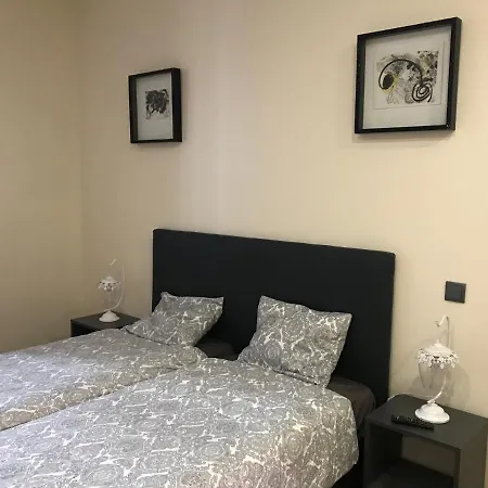 Hostal Wood Steel & Glass