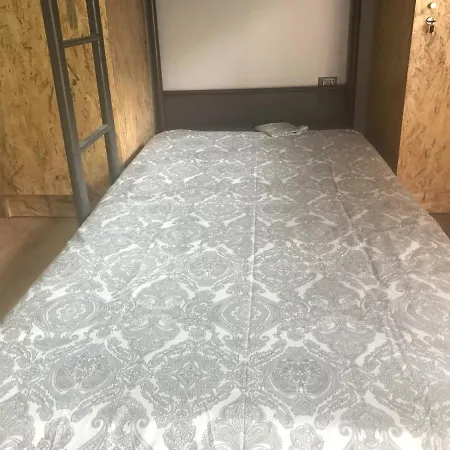 Hostal Wood Steel & Glass *