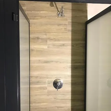 Wood Steel & Glass Auberge de jeunesse